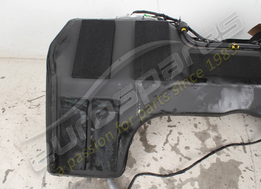 used ferrari complete tank. part number 341208 (4)