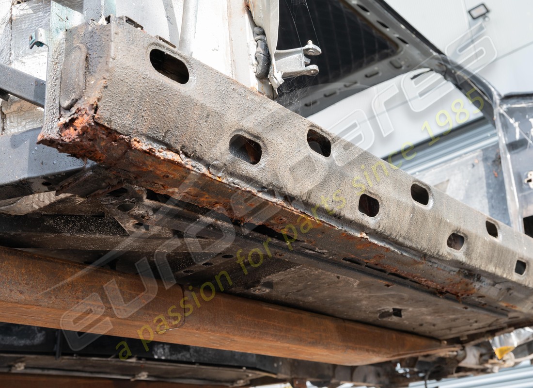 USED FERRARI 550 COMPLETE BODYSHELL BARE. PART NUMBER 65375900 (15) used ferrari 550 complete bodyshell bare. part number 65375900 (15)