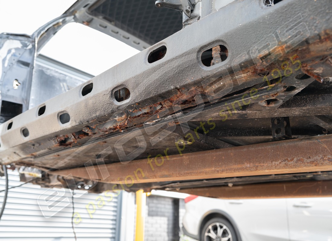 USED FERRARI 550 COMPLETE BODYSHELL BARE. PART NUMBER 65375900 (13) used ferrari 550 complete bodyshell bare. part number 65375900 (13)