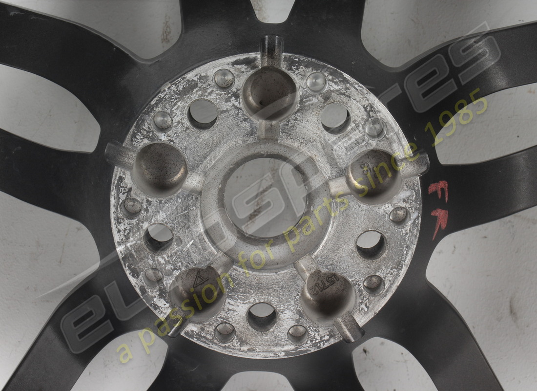 USED FERRARI FRONT RIM. PART NUMBER 275585 (7) used ferrari front rim. part number 275585 (7)