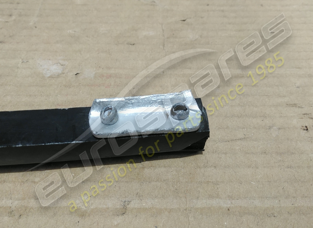 DAMAGED ASTON MARTIN DIV BAR, CHANNEL ASSEMBLY, RH PART NUMBER 6G33C262A36AC (2) damaged aston martin div bar, channel assembly, rh part number 6g33c262a36ac (2)