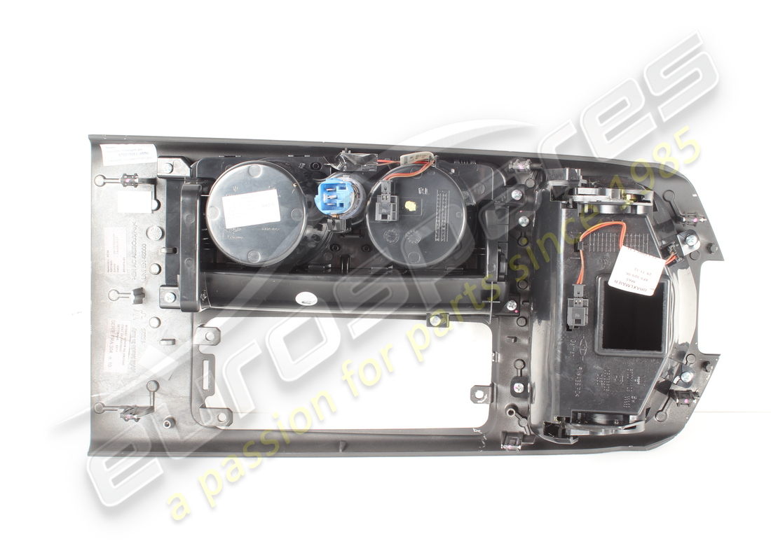 USED MASERATI CENTR.GLOVE COMPARTM. RHD RA. PART NUMBER 673000352 (3) used maserati centr.glove compartm. rhd ra. part number 673000352 (3)