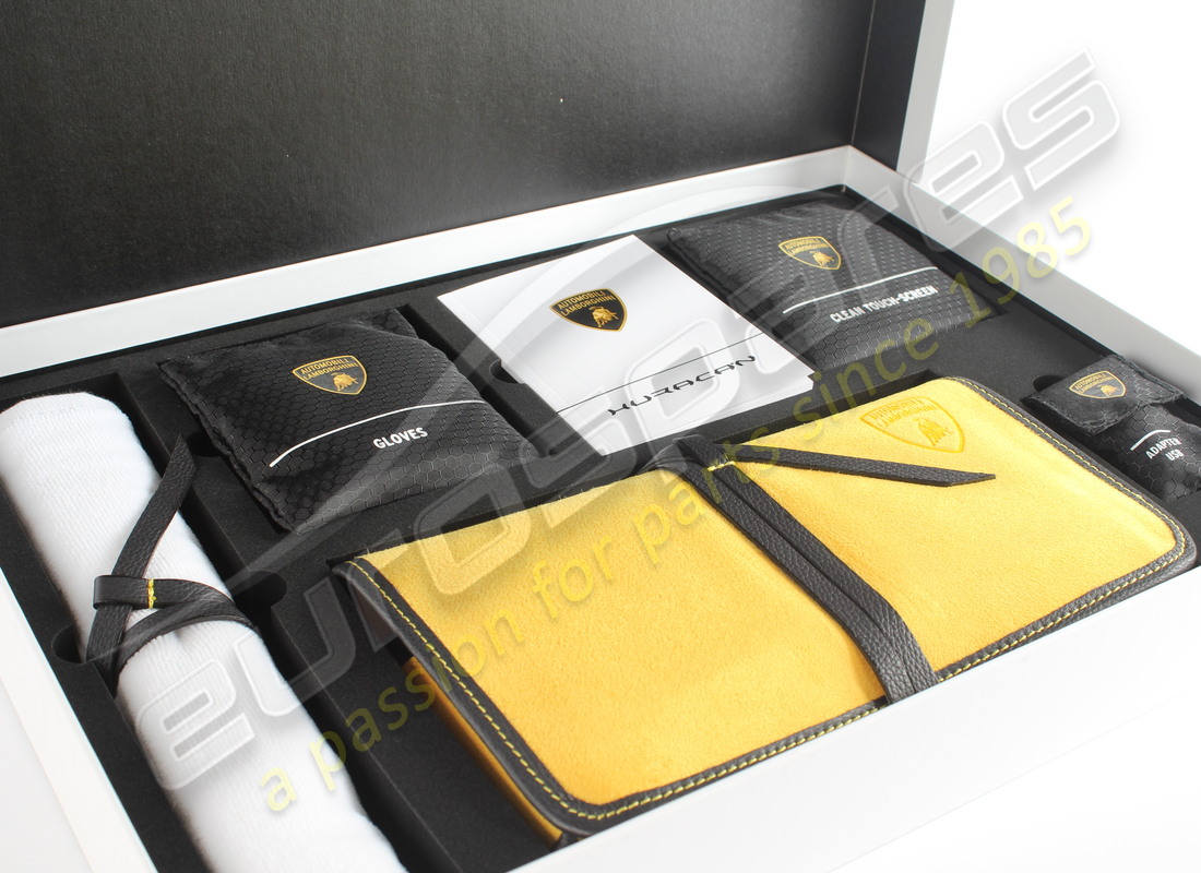 new lamborghini cleaning kit. part number 400898275 (3)
