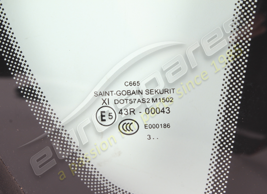 used maserati rh third brake light window. part number 673008989 (2)