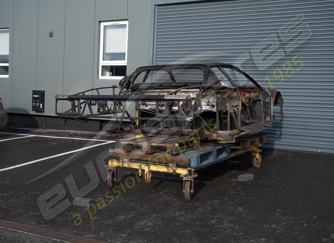 USED FERRARI FERRARI TESTAROSSA COMPLETE BODYSHELL. PART NUMBER 700006000 (7) used ferrari ferrari testarossa complete bodyshell. part number 700006000 (7)