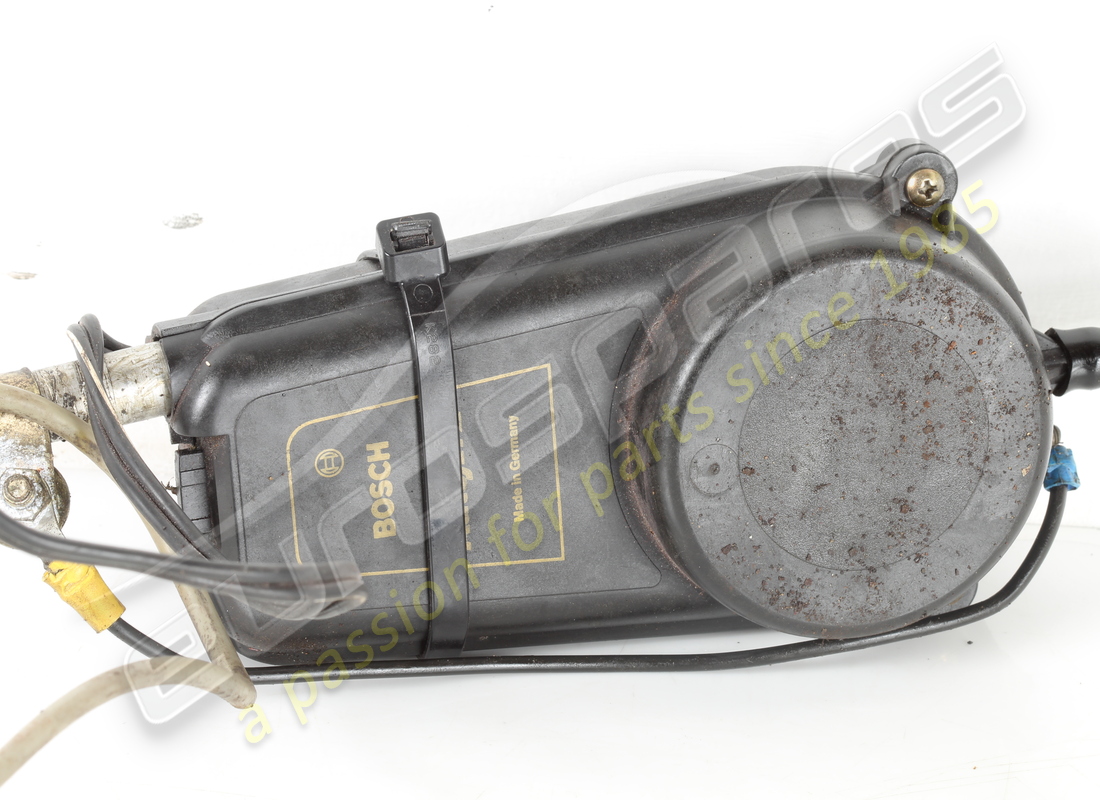 DAMAGED FERRARI ELECTRIC AERIAL. PART NUMBER 66235900 (5) damaged ferrari electric aerial. part number 66235900 (5)