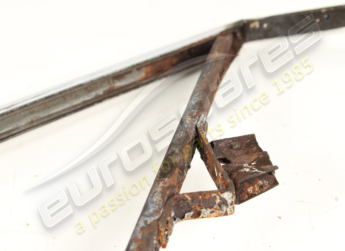 USED FERRARI RH FRONT QUARTER GLASS FRAME. PART NUMBER 20283200 (3) used ferrari rh front quarter glass frame. part number 20283200 (3)