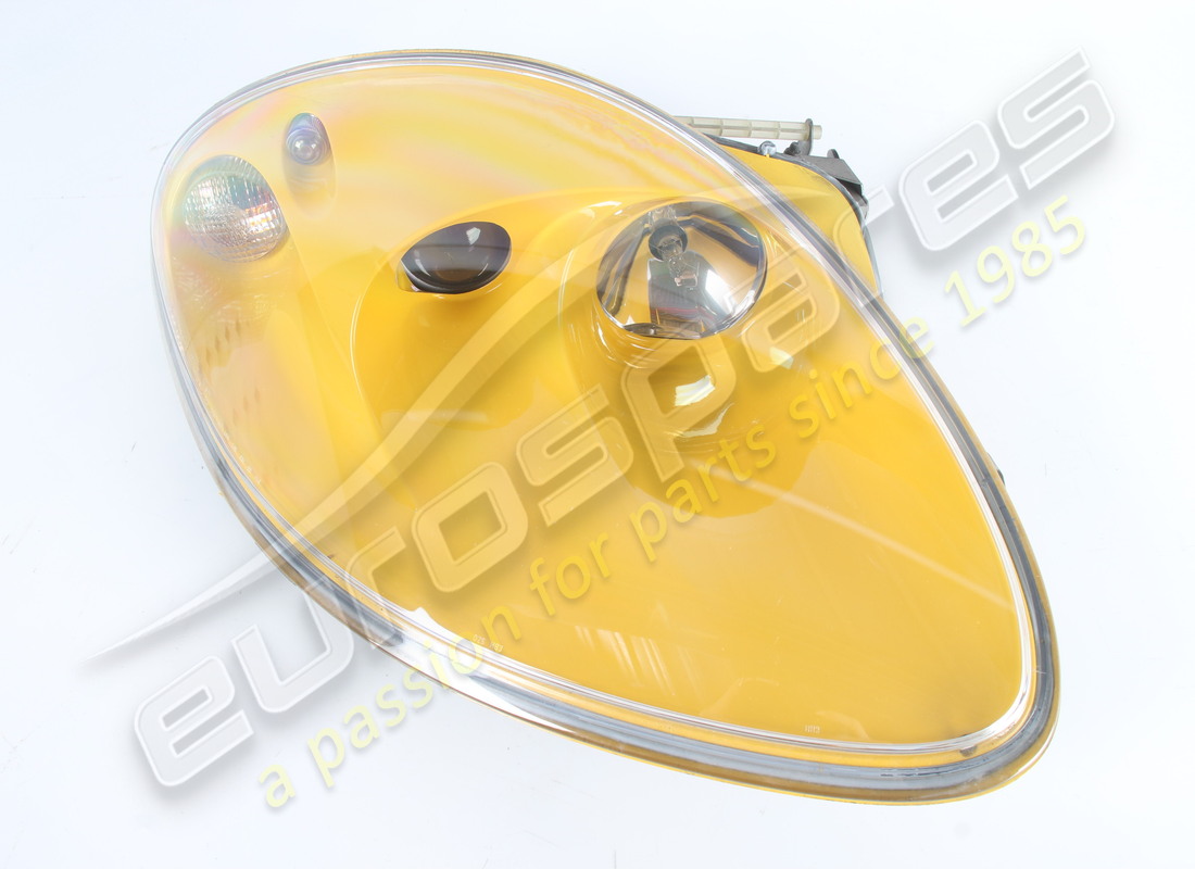 USED Ferrari RH LAMP ASSEMBLY RHD GIALLO MODENA . PART NUMBER 72001370 (1)