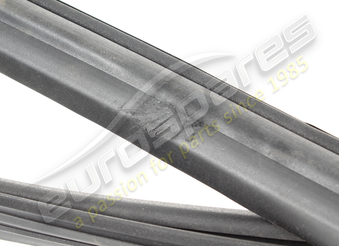 damaged ferrari windscreen perimeter seal. part number 890500 (2)