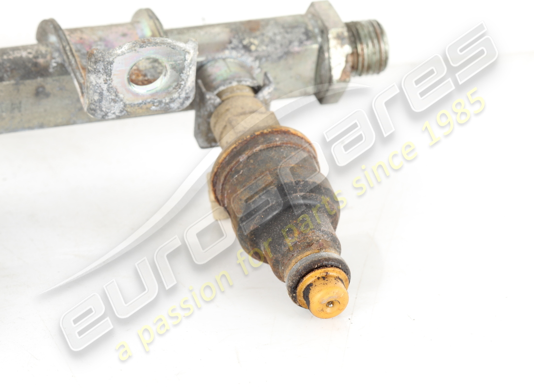 used ferrari fuel pipe with injectors complete. part number 137326 (3)