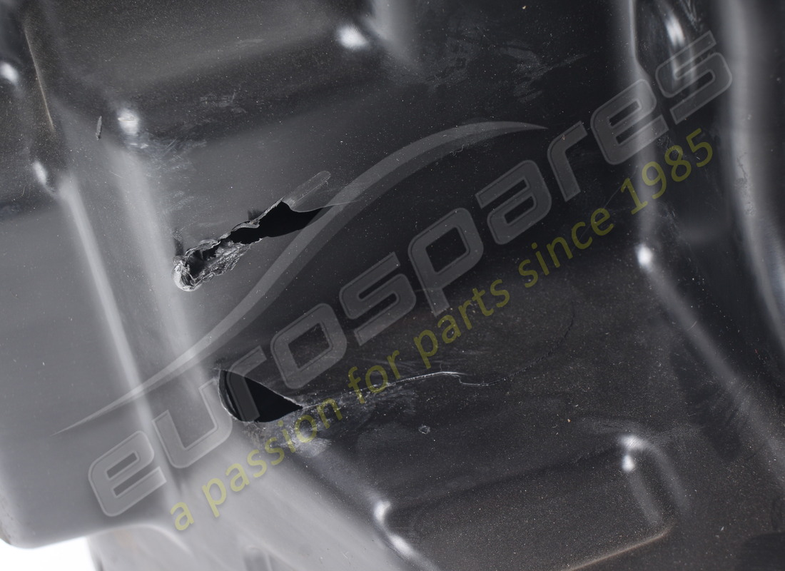 damaged ferrari bass box. part number 318552 (6)