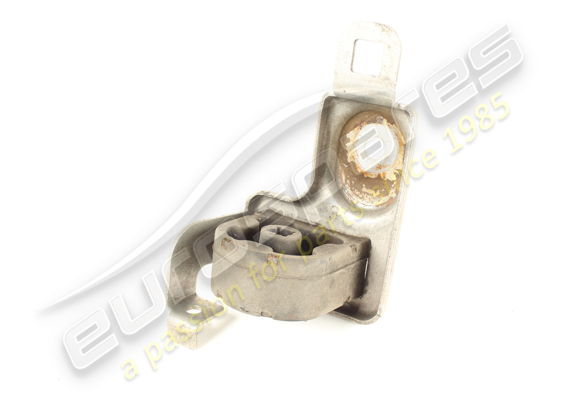 used maserati left rear counter-bracket support. part number 670001530 (2)