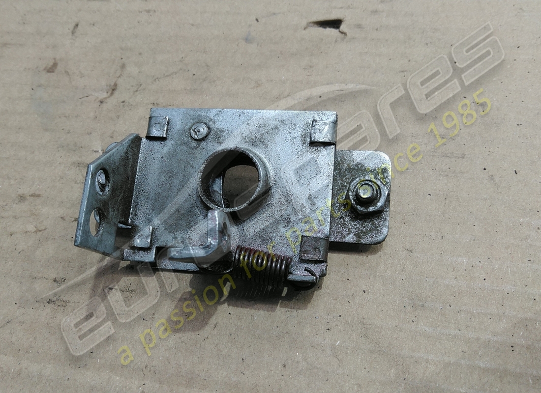 USED FERRARI CATCH. PART NUMBER 40099904 (2) used ferrari catch. part number 40099904 (2)