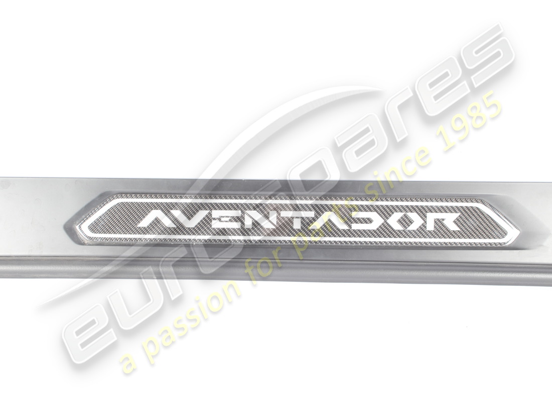 damaged lamborghini carbon kick plate. part number 470853369a (2)