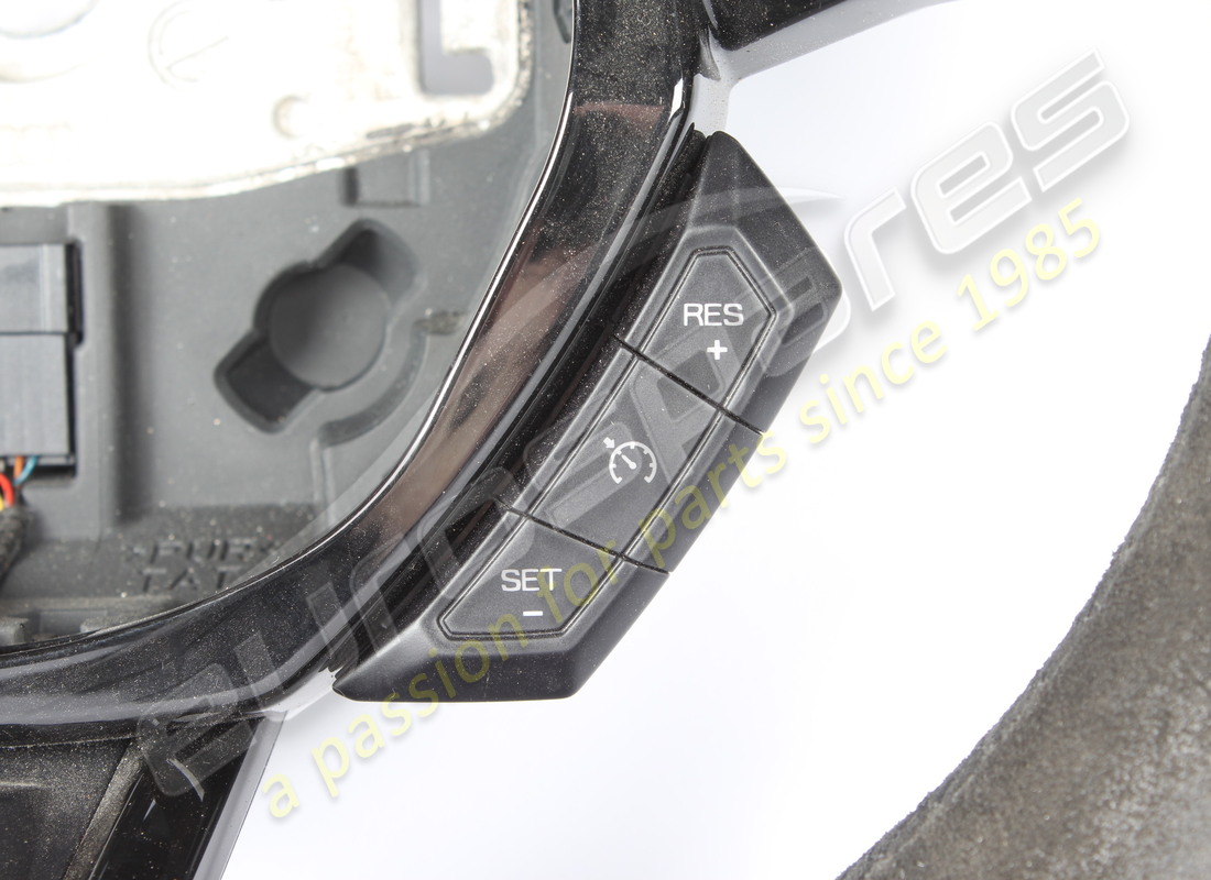 used lamborghini suede steering wheel with high gloss and cruise control. part number 4t0419091gqg8 (6)