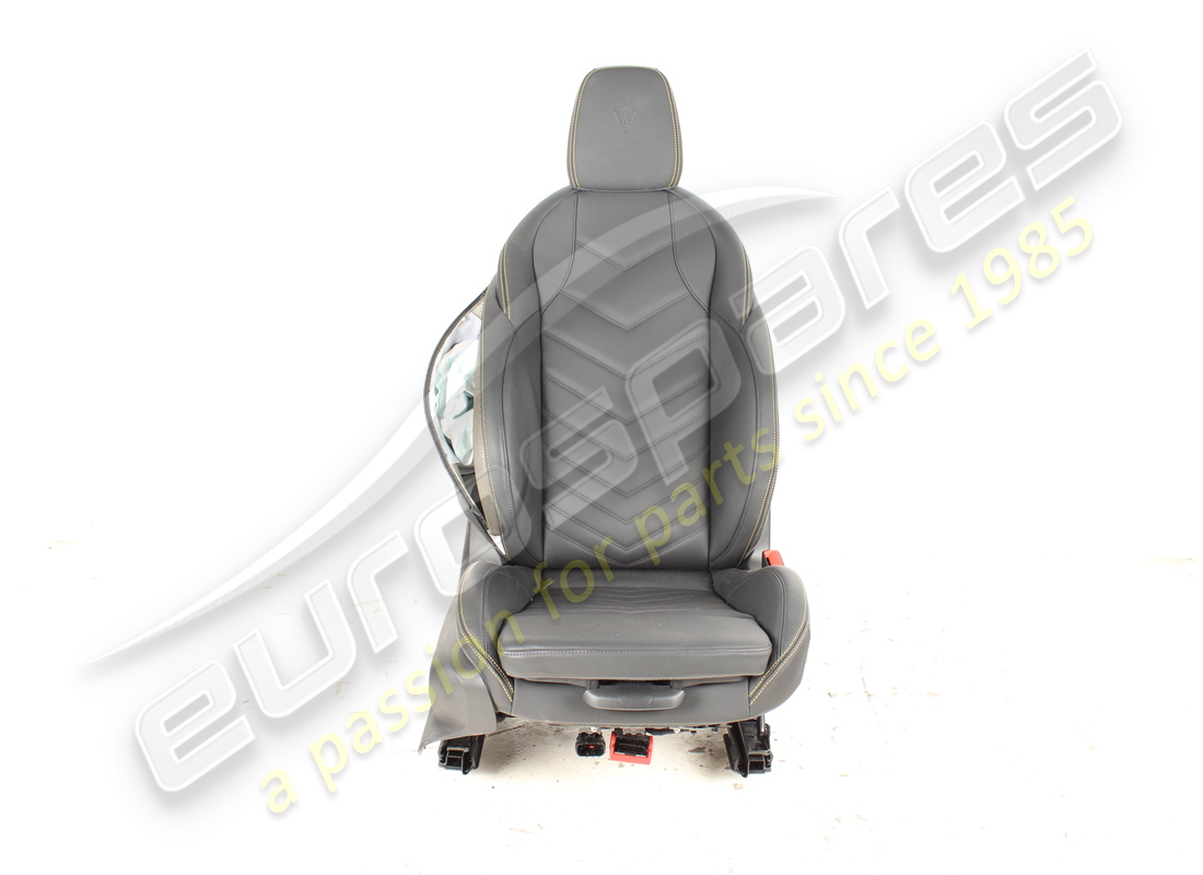 DAMAGED Maserati FRONT RH SEAT ASSEMBLY . PART NUMBER 670207074 (1)