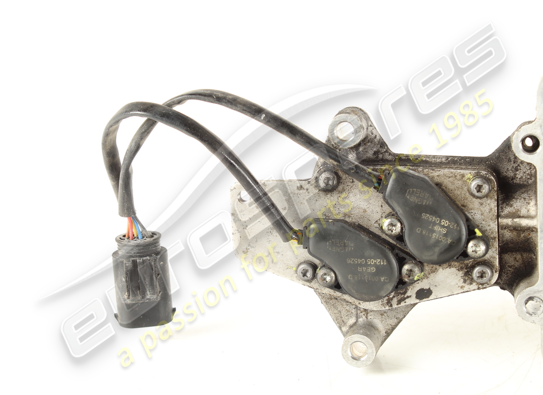 used maserati actuator with cover. part number 183064 (6)