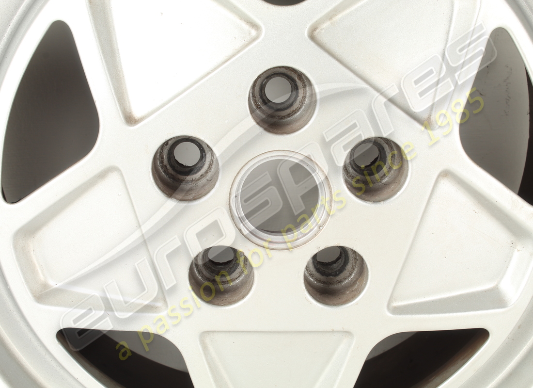 USED FERRARI ROAD WHEEL FRONT 3.2 MQV. PART NUMBER 127465 (3) used ferrari road wheel front 3.2 mqv. part number 127465 (3)