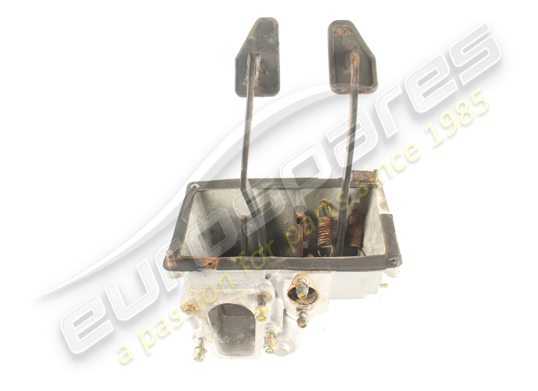 DAMAGED FERRARI PEDAL SUPPORT (MANUAL). PART NUMBER 147690 (2) damaged ferrari pedal support (manual). part number 147690 (2)