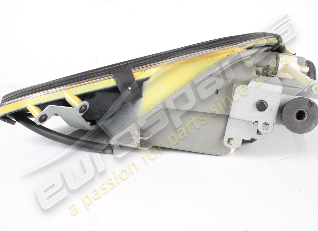 USED FERRARI RH LAMP ASSEMBLY RHD GIALLO MODENA. PART NUMBER 72001370 (3) used ferrari rh lamp assembly rhd giallo modena. part number 72001370 (3)