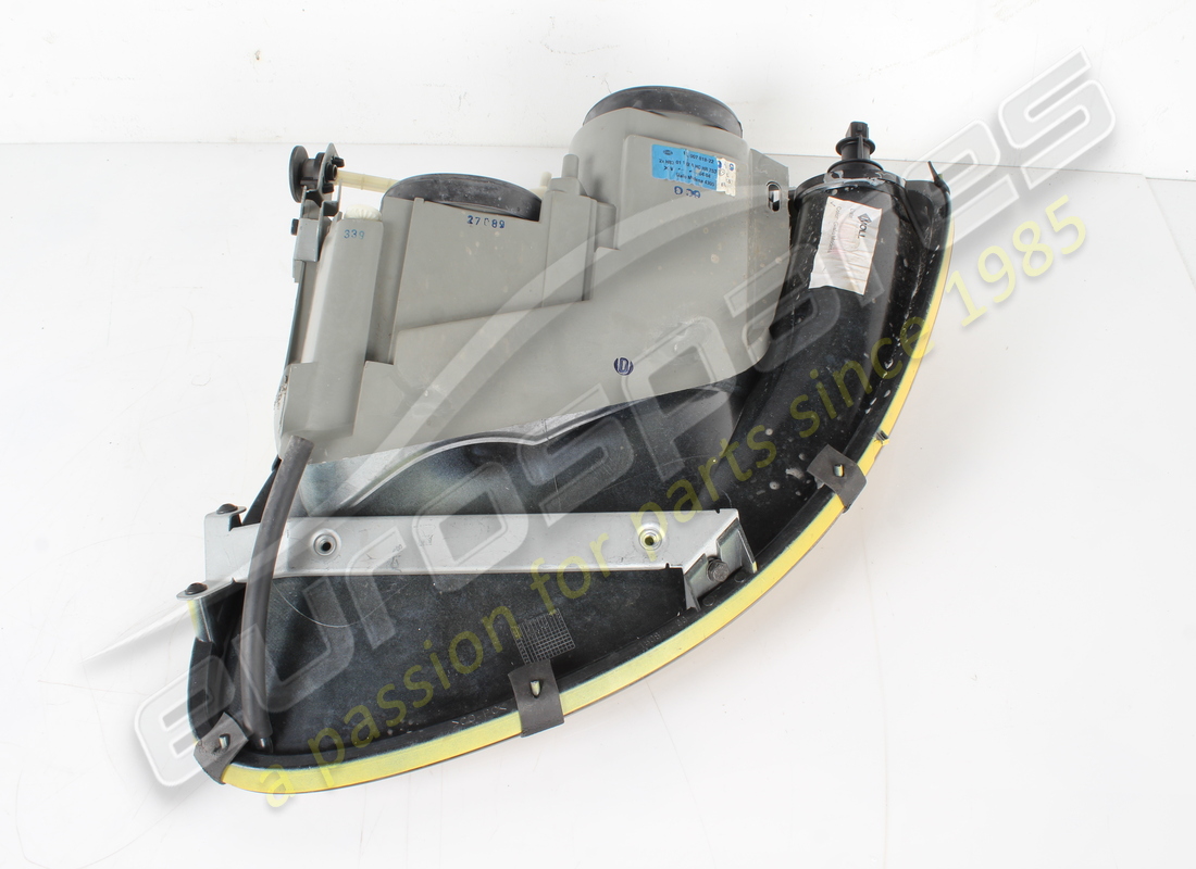 USED FERRARI RH LAMP ASSEMBLY RHD GIALLO MODENA. PART NUMBER 72001370 (4) used ferrari rh lamp assembly rhd giallo modena. part number 72001370 (4)
