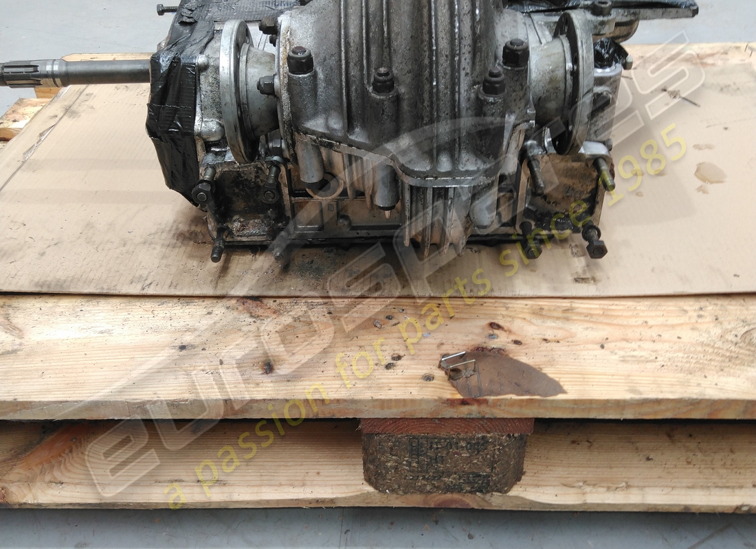 USED FERRARI GEARBOX CASING COMPLETE. PART NUMBER 109586 (3) used ferrari gearbox casing complete. part number 109586 (3)