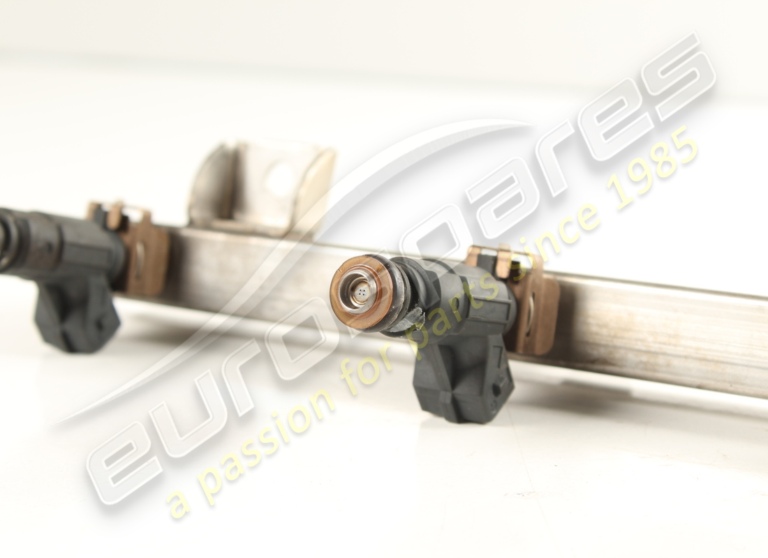 USED MASERATI FUEL PIPE WITH INJECTORS. PART NUMBER 212696 (3) used maserati fuel pipe with injectors. part number 212696 (3)