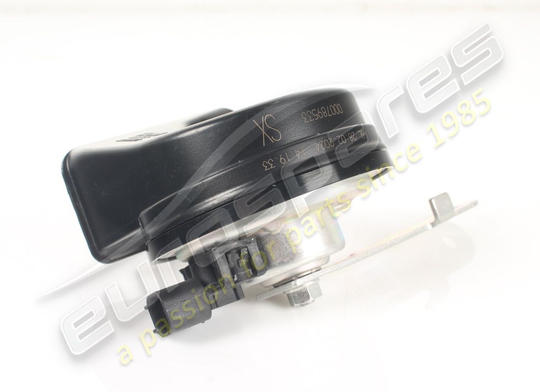 USED FERRARI LOW TONE HORN. PART NUMBER 789533 (2) used ferrari low tone horn. part number 789533 (2)