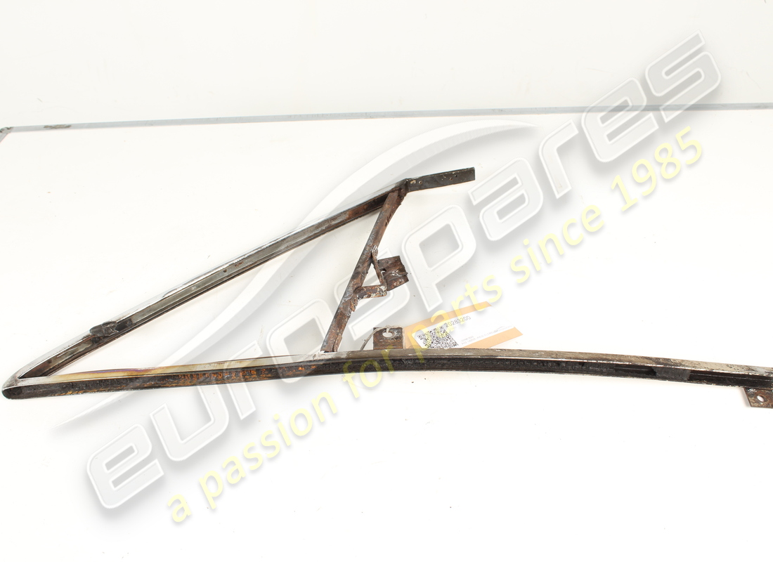 USED FERRARI RH FRONT QUARTER GLASS FRAME. PART NUMBER 20283200 (1) used ferrari rh front quarter glass frame. part number 20283200 (1)