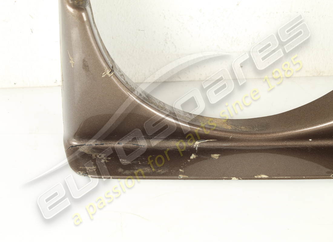 damaged ferrari rh head lamp surround. part number 2558203200 (6)