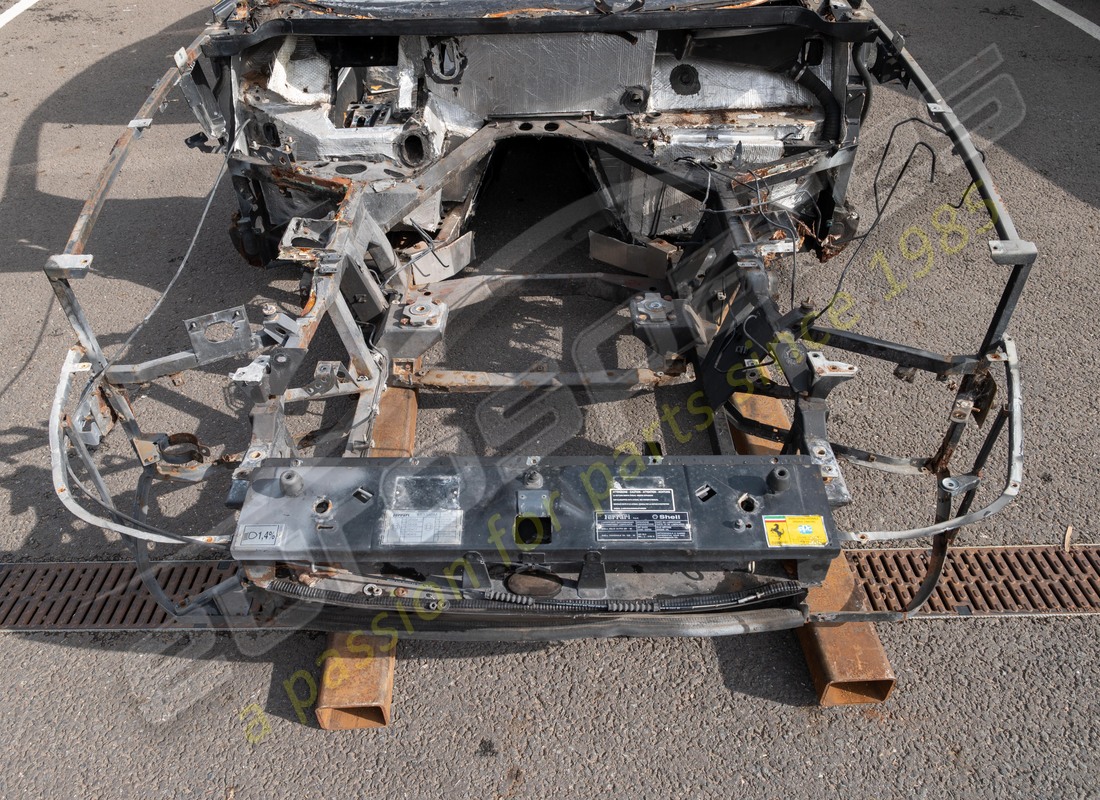 USED FERRARI 550 COMPLETE BODYSHELL BARE. PART NUMBER 65375900 (2) used ferrari 550 complete bodyshell bare. part number 65375900 (2)