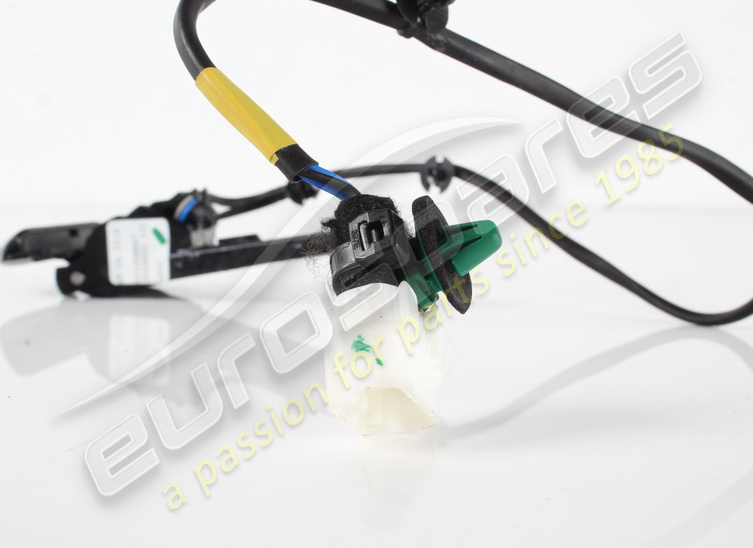 used ferrari maniglia porta post sx. part number 957492 (3)