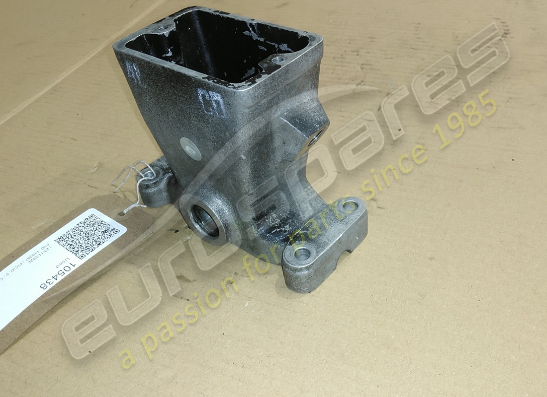USED FERRARI GEARBOX CASING. PART NUMBER 105438 (2) used ferrari gearbox casing. part number 105438 (2)