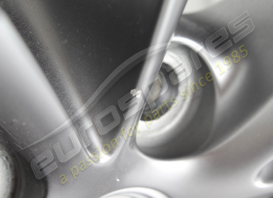 USED FERRARI REAR WHEEL. PART NUMBER 864478 (5) used ferrari rear wheel. part number 864478 (5)