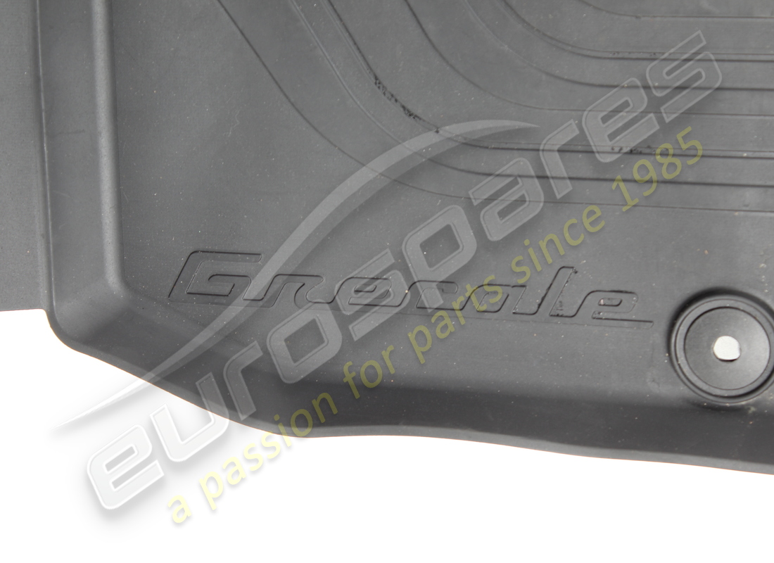 USED MASERATI OVER-CARPET BLACK KIT. PART NUMBER 670205728 (2) used maserati over-carpet black kit. part number 670205728 (2)