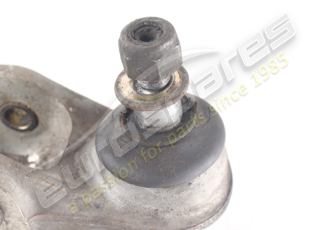 used maserati lower rh suspension arm. part number 386600016 (2)