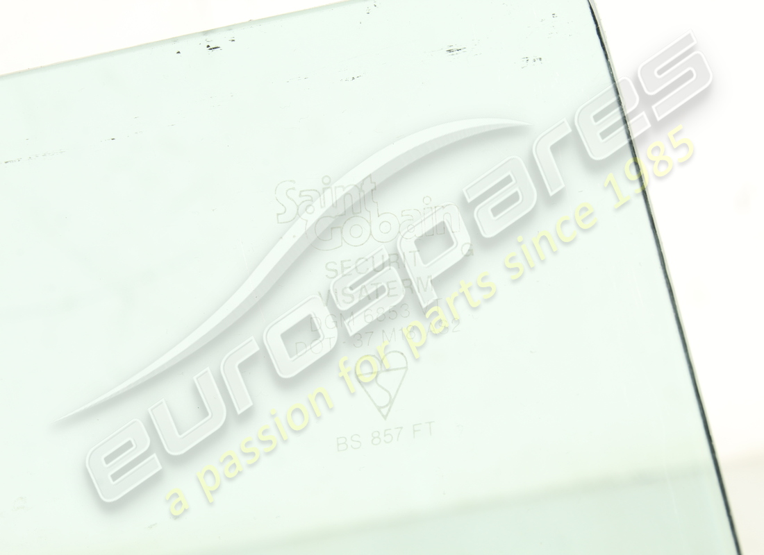 USED FERRARI RHR QUARTER WINDOW 412. PART NUMBER 2574201610 (2) used ferrari rhr quarter window 412. part number 2574201610 (2)