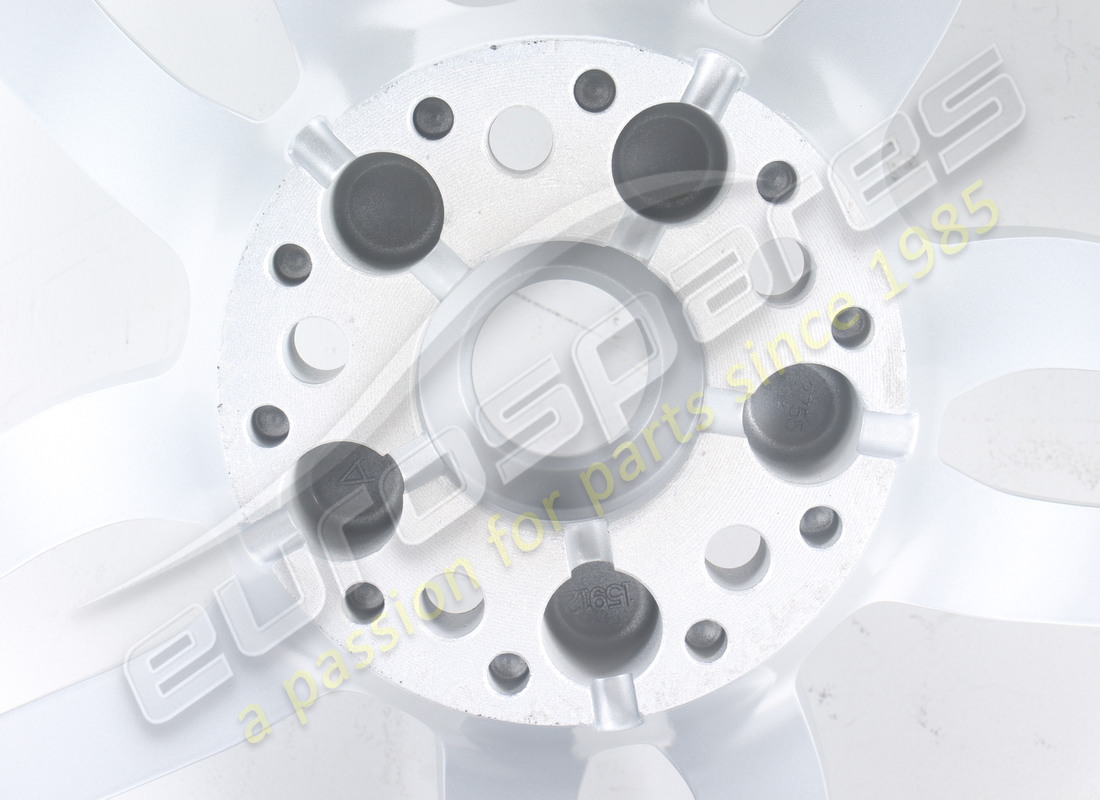 RECONDITIONED FERRARI REAR RIM. PART NUMBER 280506 (5) reconditioned ferrari rear rim. part number 280506 (5)