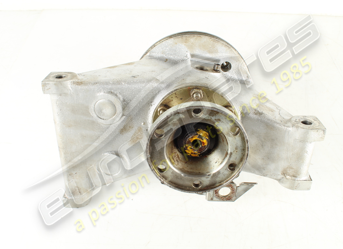 used ferrari rh rear hub. part number eap1726470 (4)