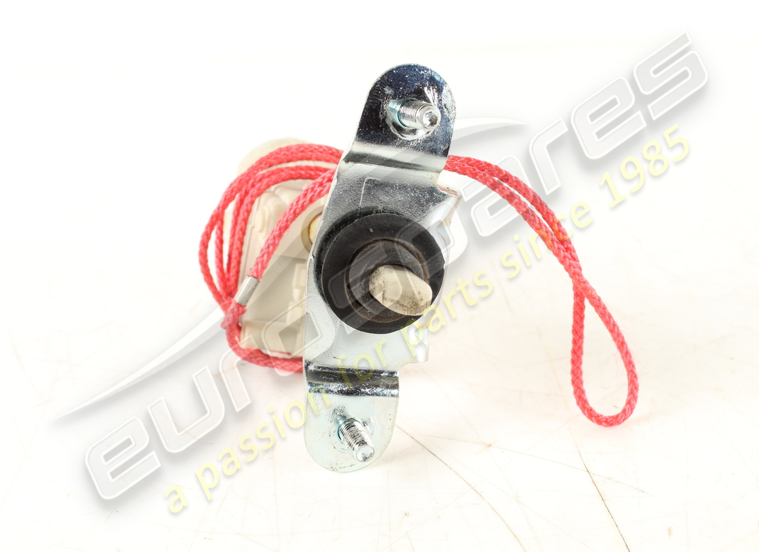 used maserati actuator complete of bracket. part number 67489500 (4)