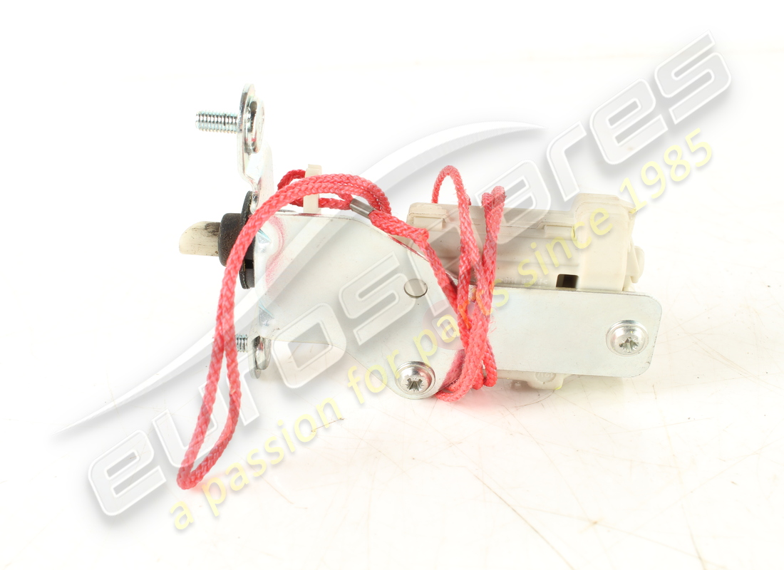 used maserati actuator complete of bracket. part number 67489500 (3)