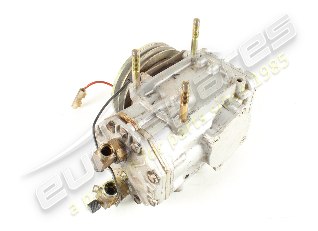 used ferrari a/c compressor (threaded type). part number 111222 (2)