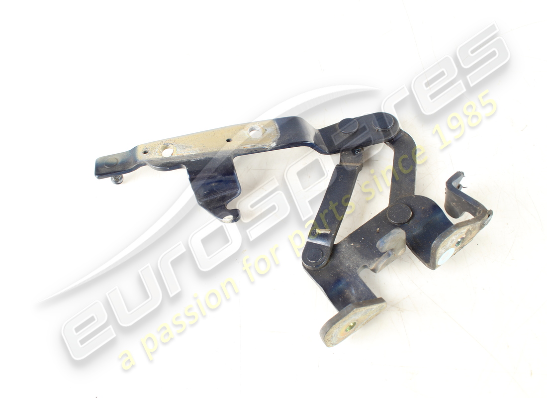 used maserati front lid rh hinge. part number 81082600 (2)