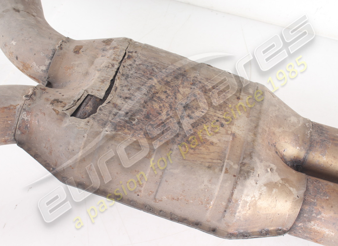 USED MASERATI MANIFOLD W/ PRECAT. AND CATA. PART NUMBER 389000104 (6) used maserati manifold w/ precat. and cata. part number 389000104 (6)