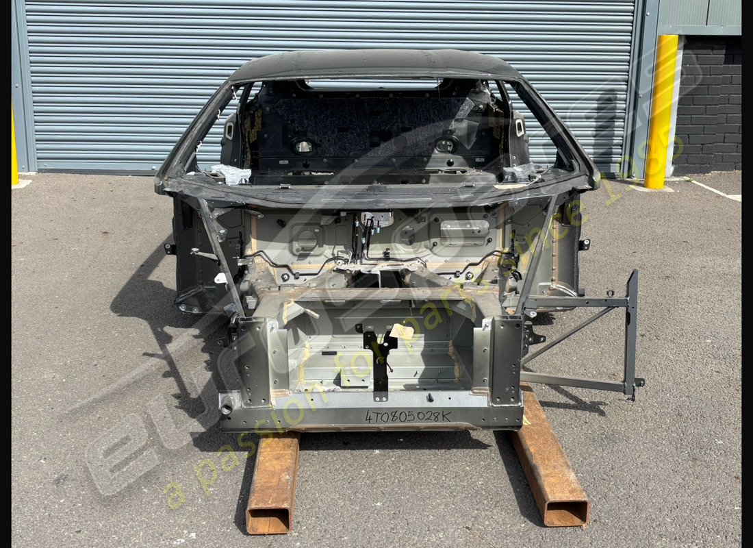 USED Lamborghini COMPLETE RHD BODYSHELL - COUPE . PART NUMBER EAP1564154 (1)