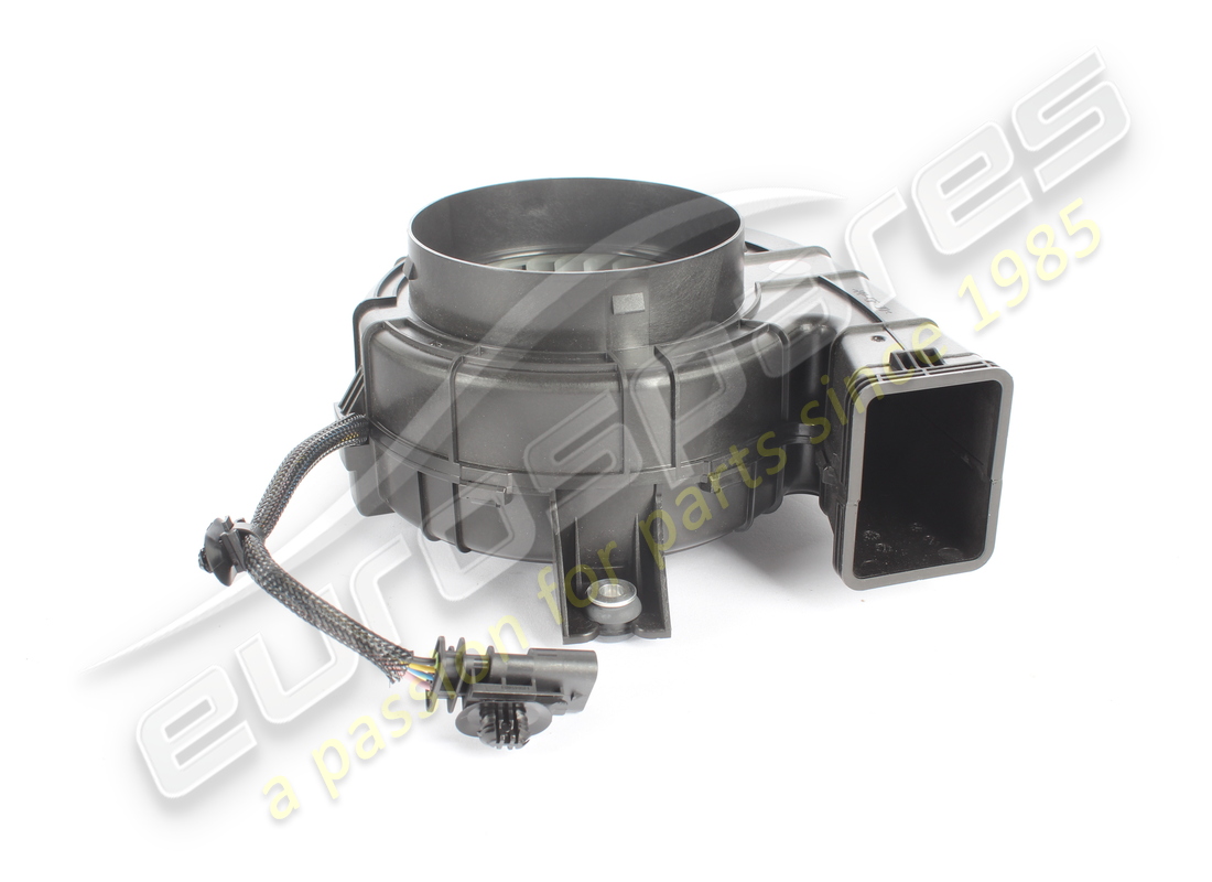 USED MASERATI FAN. PART NUMBER 670156431 (2) used maserati fan. part number 670156431 (2)