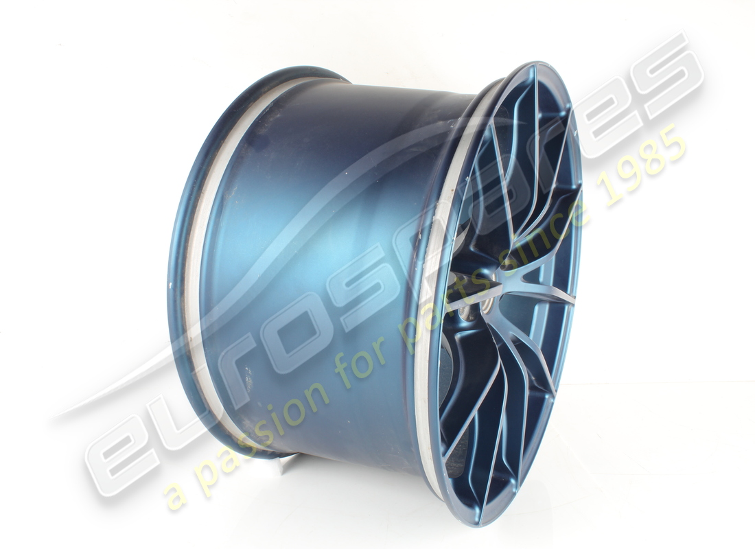 used ferrari rear wheel. part number 323895 (2)