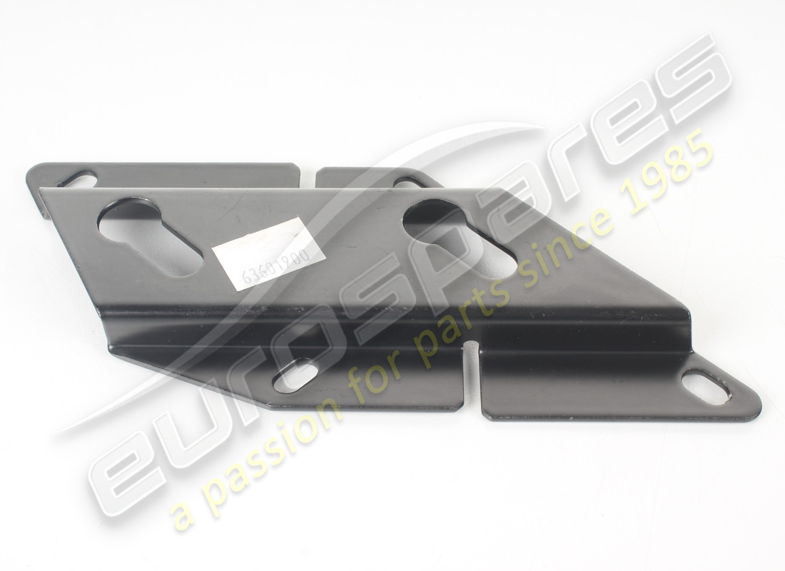 NEW FERRARI RH PLATE FOR FIXING WEEL. PART NUMBER 63601900 (2) new ferrari rh plate for fixing weel. part number 63601900 (2)