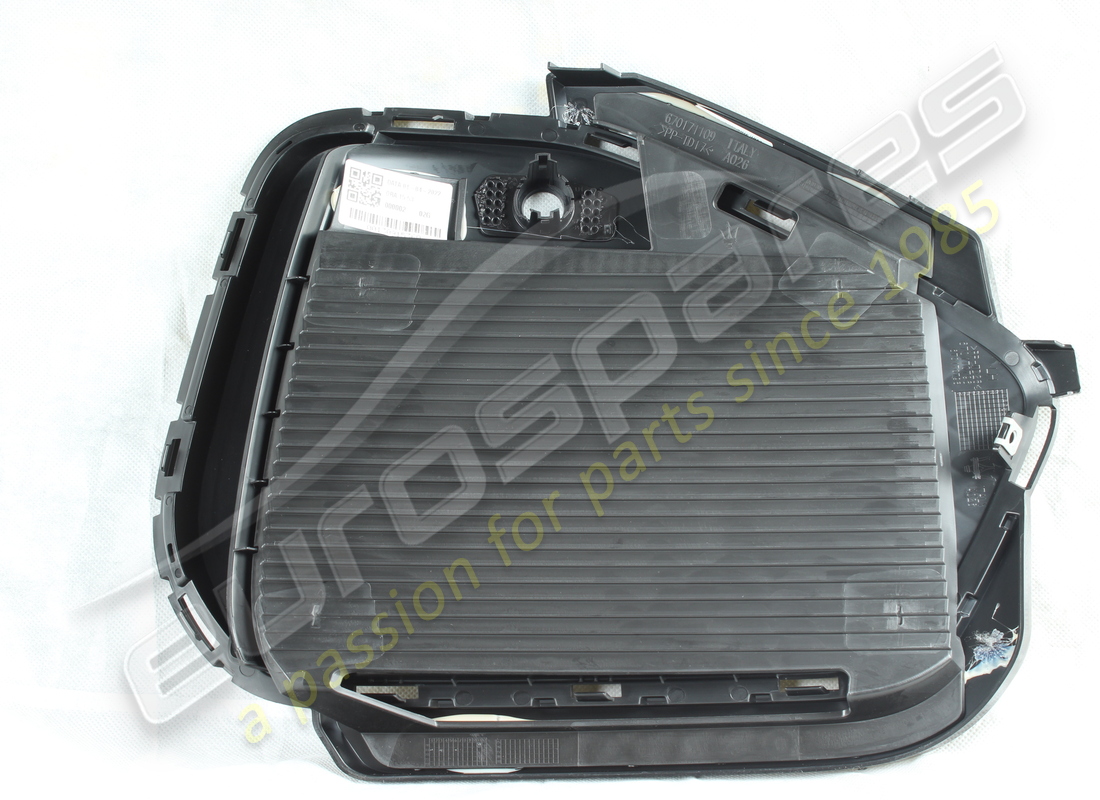 new maserati lh front grille. part number 670198178 (2)