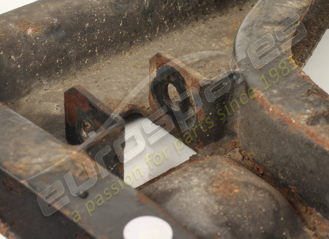 used ferrari rh front suspension lower lever. part number 115706 (3)